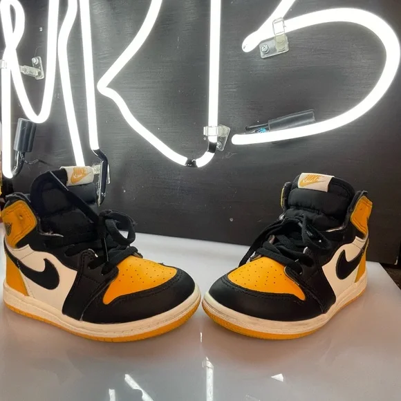 Air Jordan 1 “Taxi” - Picture 7 of 11